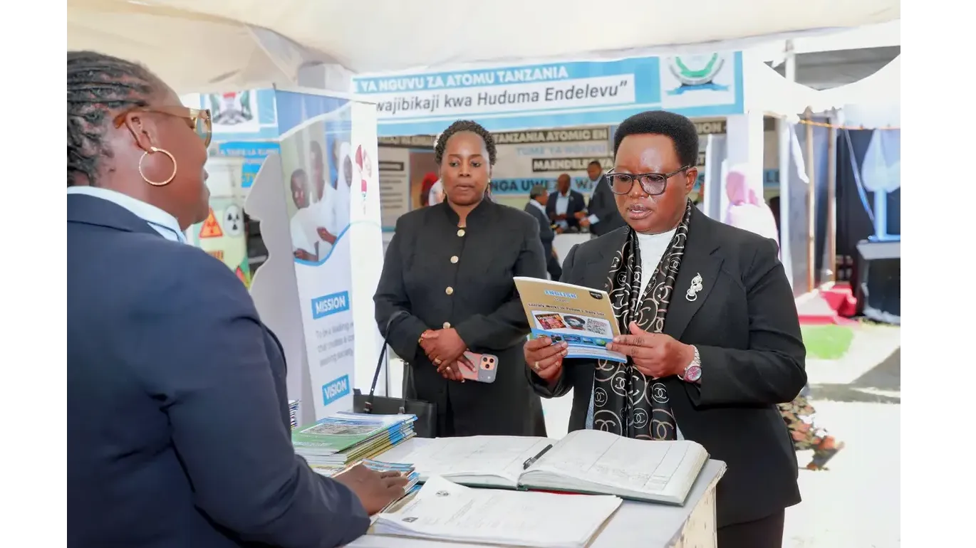 Katibu Mkuu wa Wizara ya Elimu, Sayansi na Teknolojia, Prof. Carolyne Nombo, ametembelea banda la Ta...