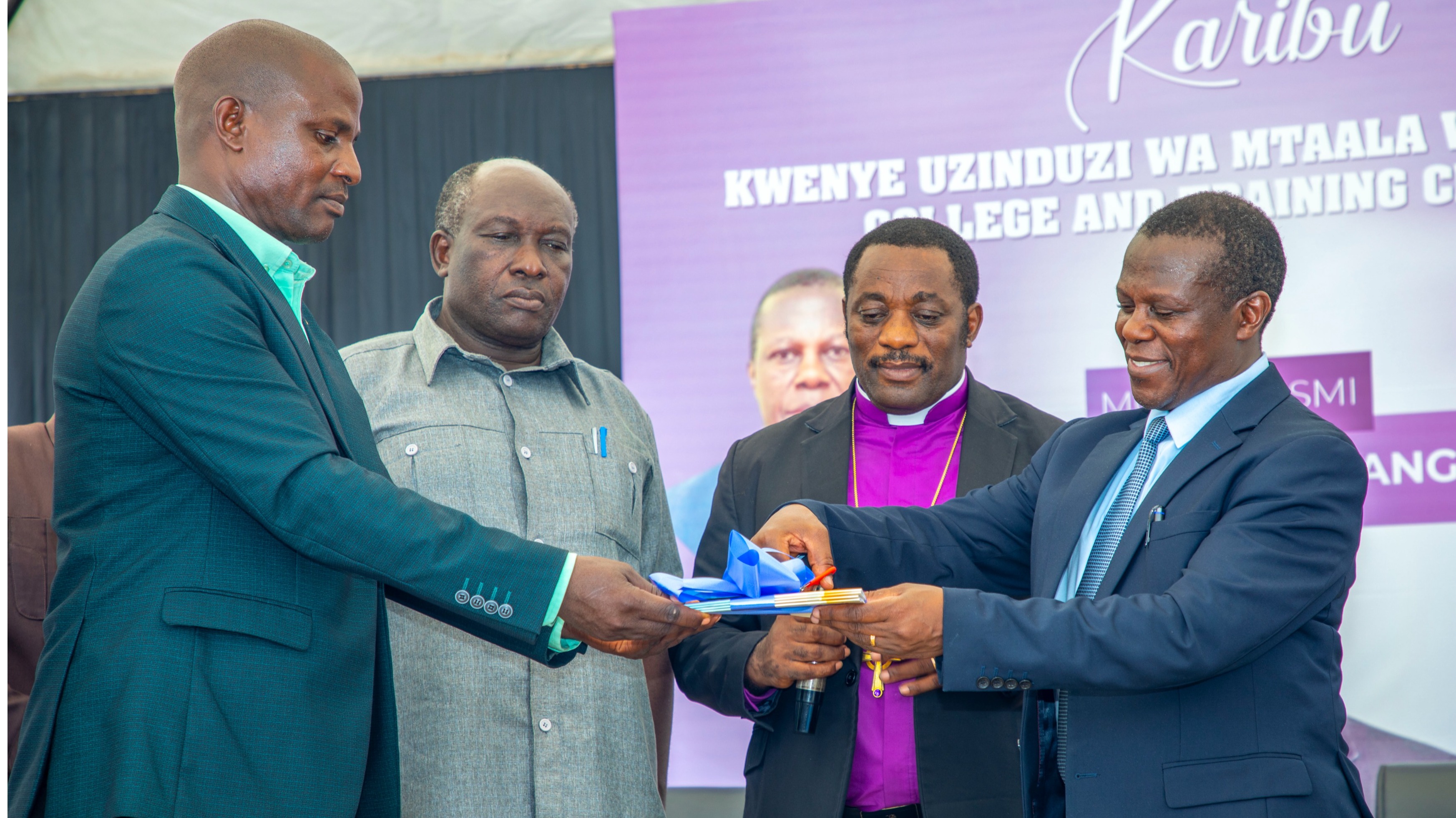 PROF. SANGA ASISITIZA VYUO VYA BIBLIA KUFANYA MAGEUZI YA KUJUMUISHA MAFUNZO YA AMALI